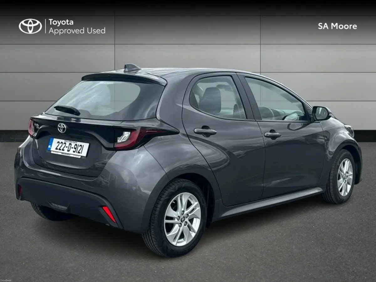Toyota Yaris 1.0 LUNA - Image 2