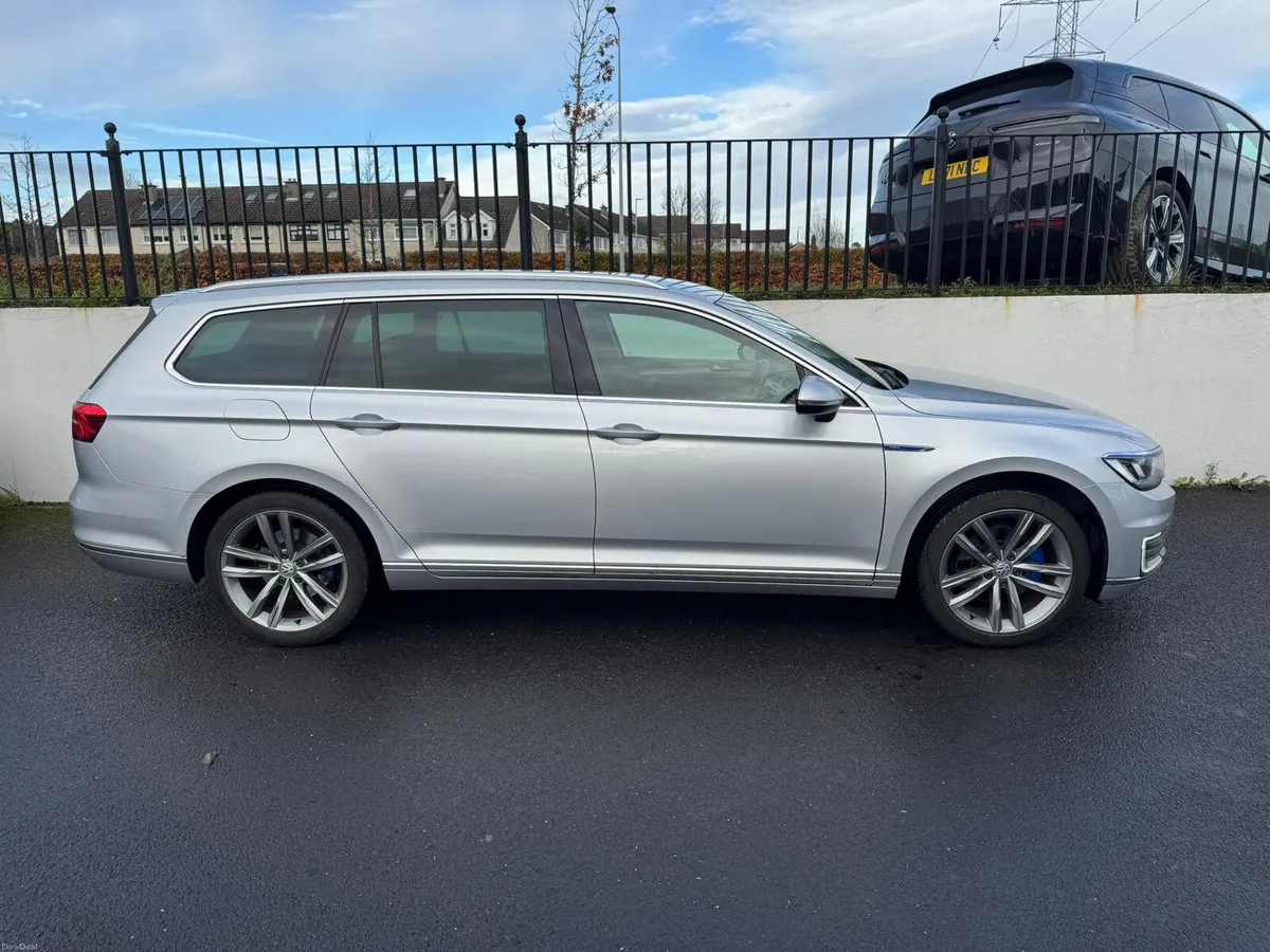 VOLKSWAGEN PASSAT 1.4 TSI GTE 5DR AUTO - Image 3