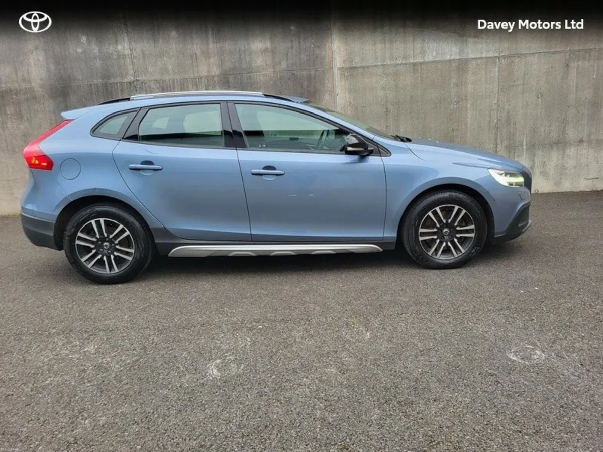 Volvo V40 2.0 D2 CROSSCOUNTY NAV+ 5DR A 40 SERIES - Image 3