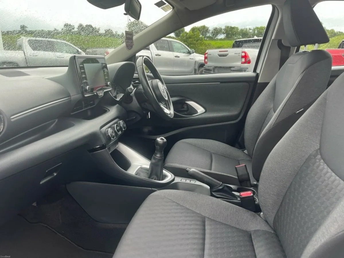 Toyota Yaris 1.0 LUNA 5DR H/B - Image 6