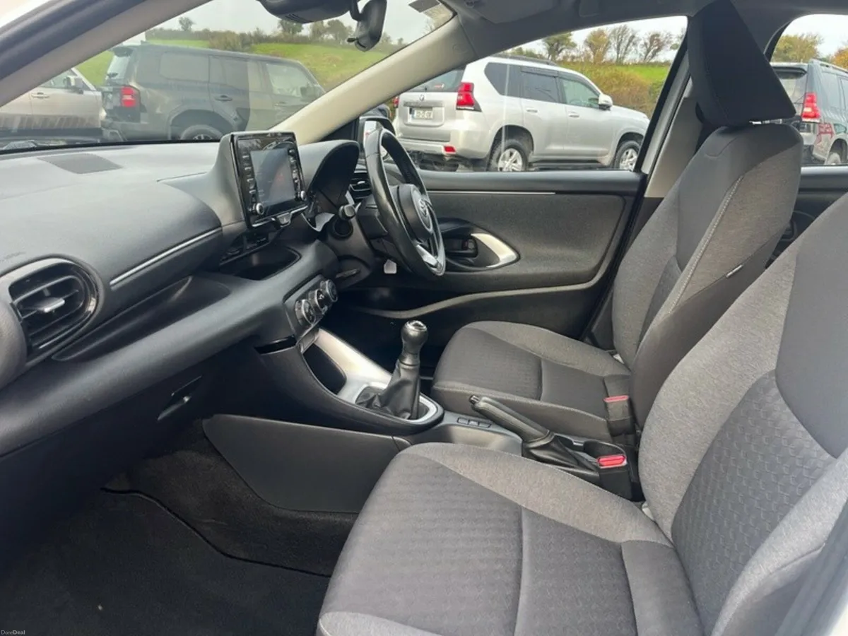 Toyota Yaris YARIS 1.0 LUNA 5 Door - Image 6