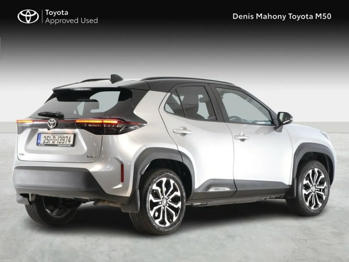 Toyota Yaris Cross Luna Sport Hybrid Auto - Image 2