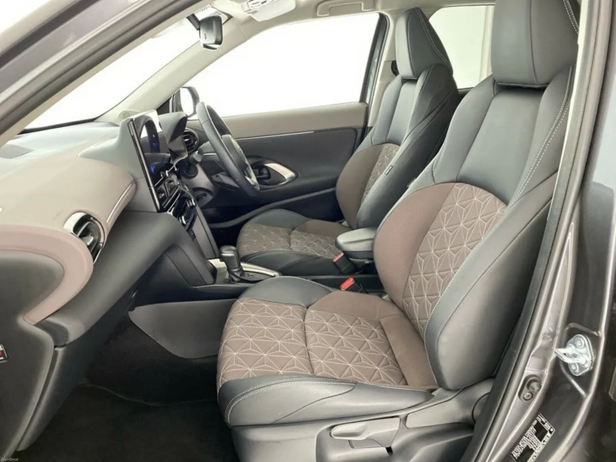 Toyota Yaris Cross Sol Hybrid - Image 6