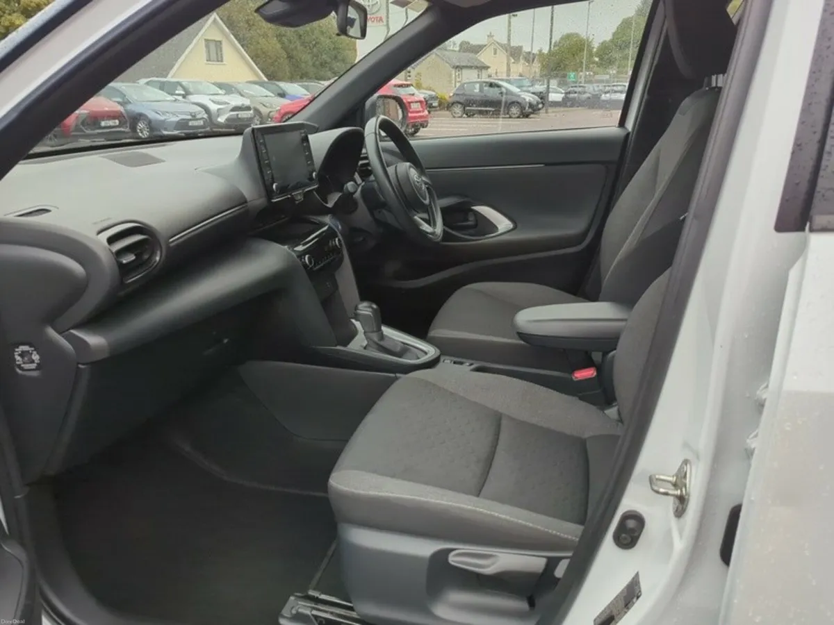 Toyota Yaris Cross USED CAR SALE!! YARIS CROSS LUN - Image 6