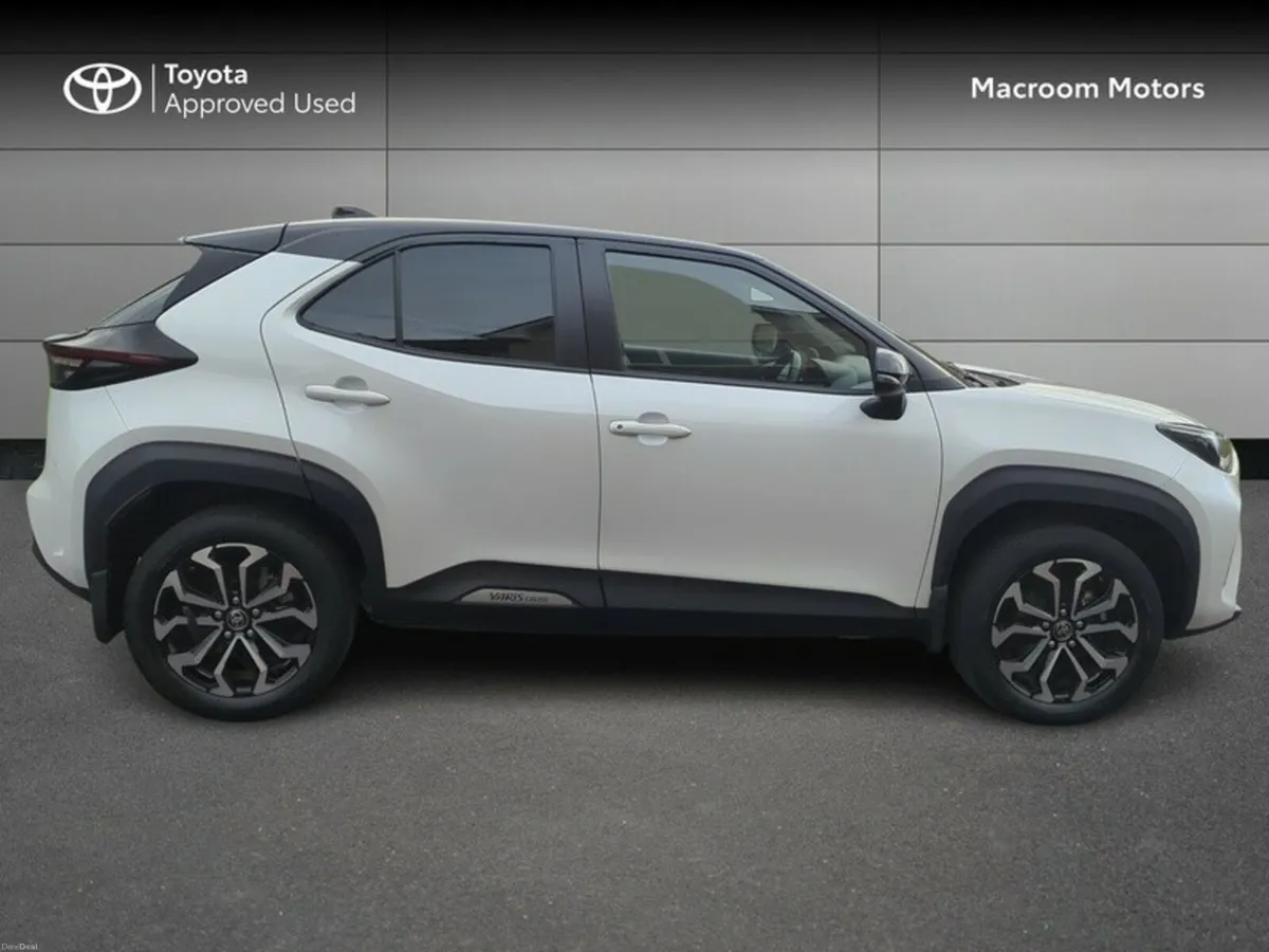 Toyota Yaris Cross FRESH SELECTION OF TRADE-INS YA - Image 3