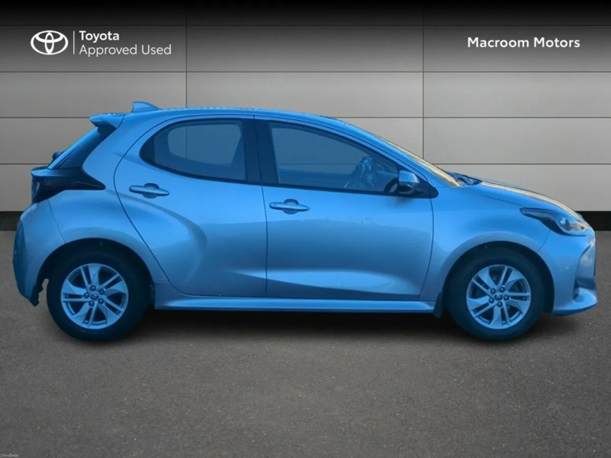 Toyota Yaris FRESH SELECTION OF TRADE-IN YARIS 1.5 - Image 3