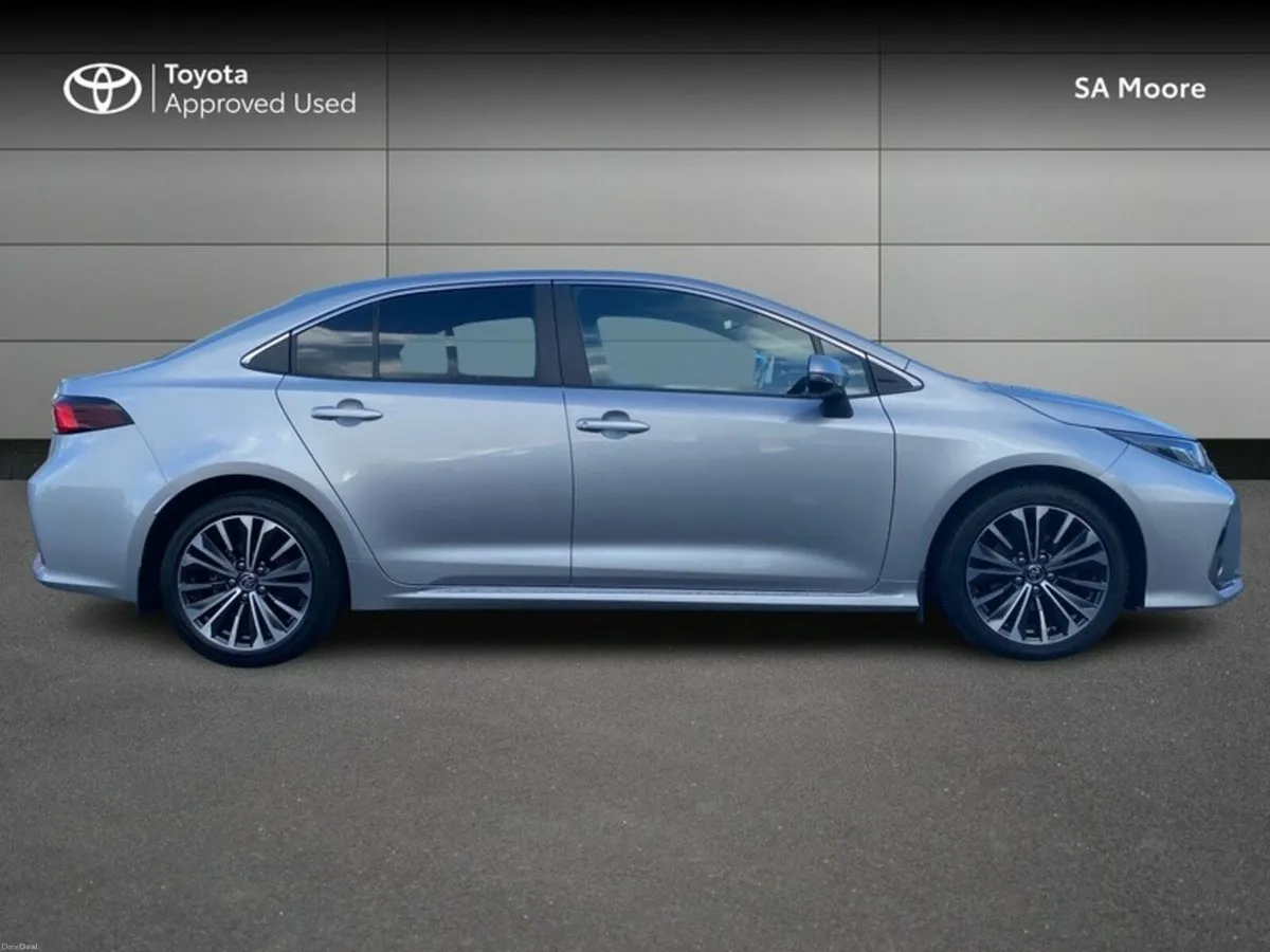 Toyota Corolla LUNA SPORT SALOON - Image 3