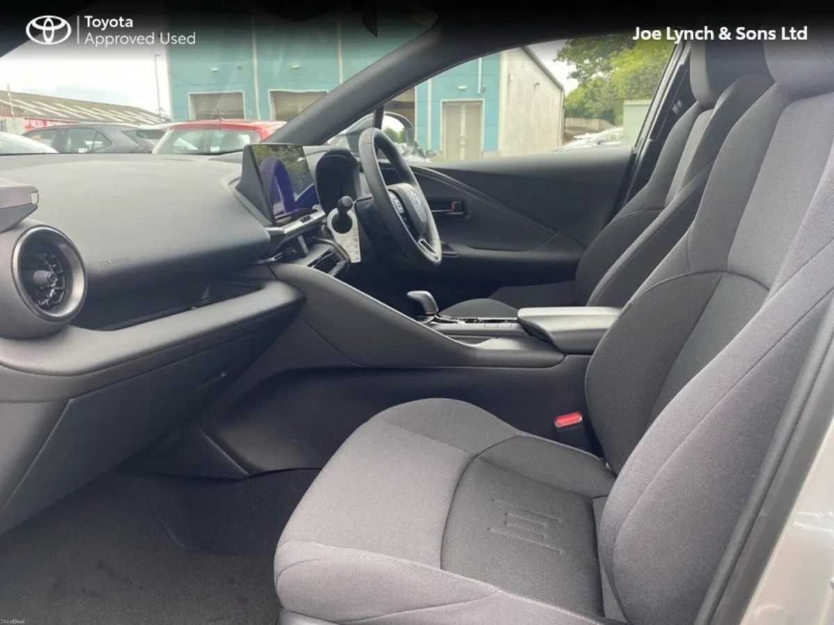 Toyota C-HR C-HR PHEV SPORT+ - Image 6