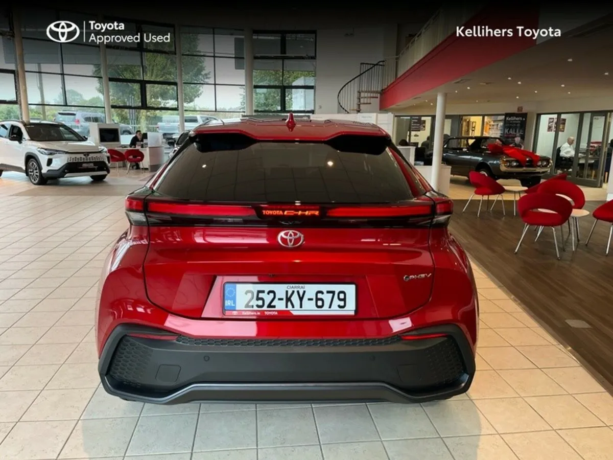 Toyota C-HR PHEV SPORT - Image 4