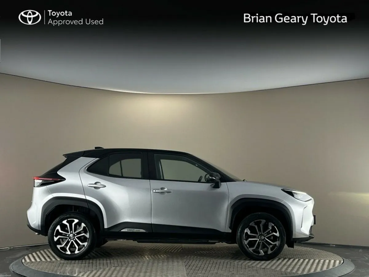 Toyota Yaris Cross HYBRID LUNA SPORT - Image 3