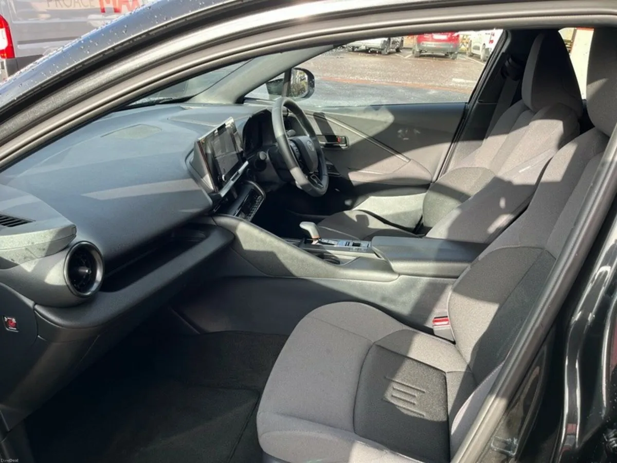 Toyota C-HR C-HR PHEV SPORT - Image 6