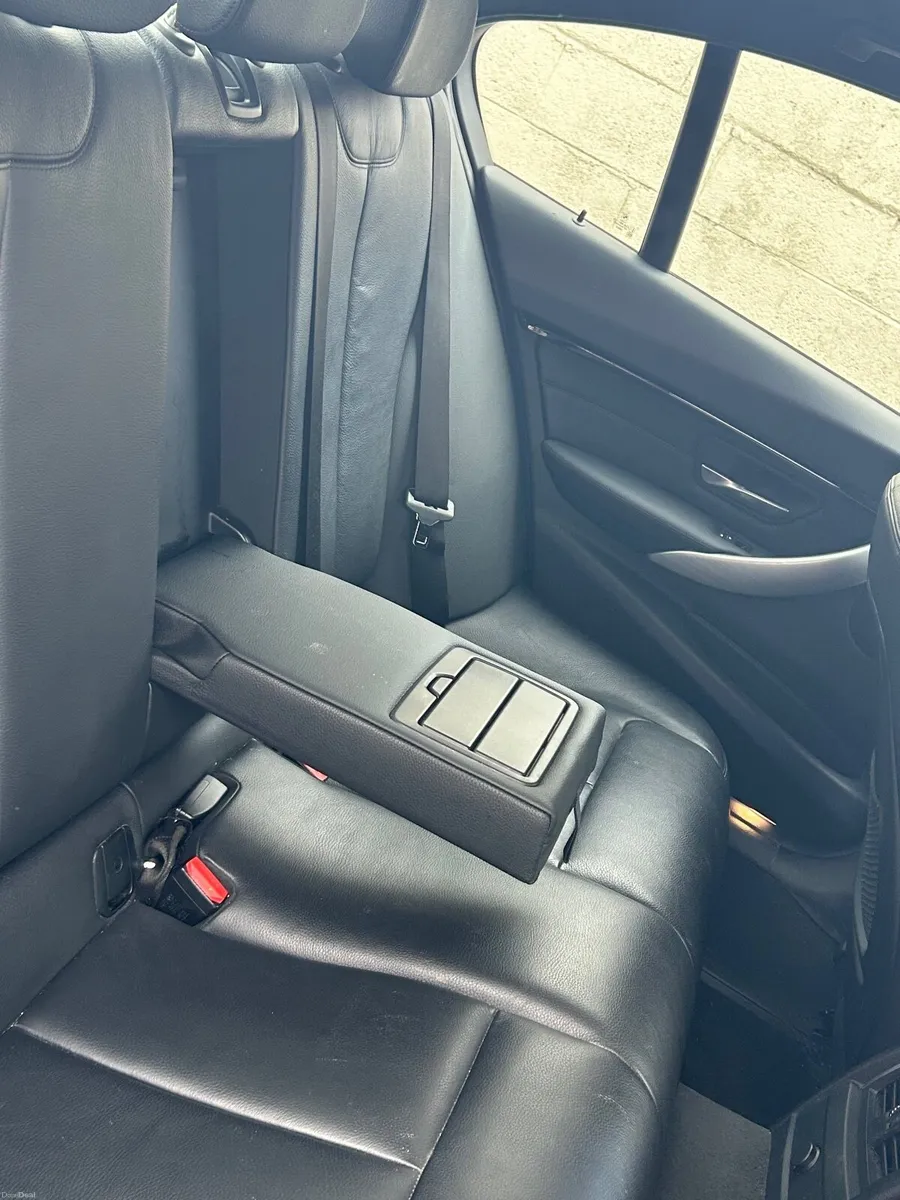 BMW 3-Series 2018 - Image 3