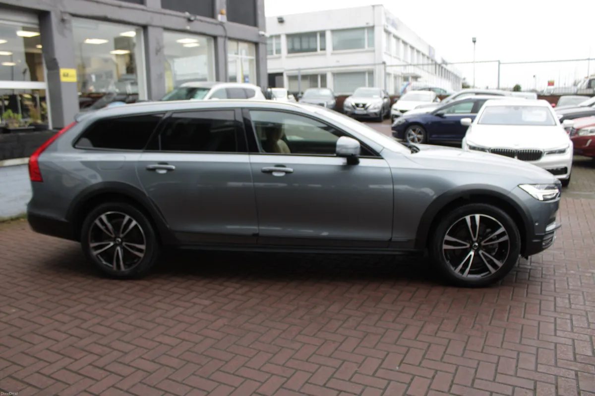 2.0D4 AWD CROSS COUNTRY LUXURY 5DR ESTATE AUTOMATI - Image 3