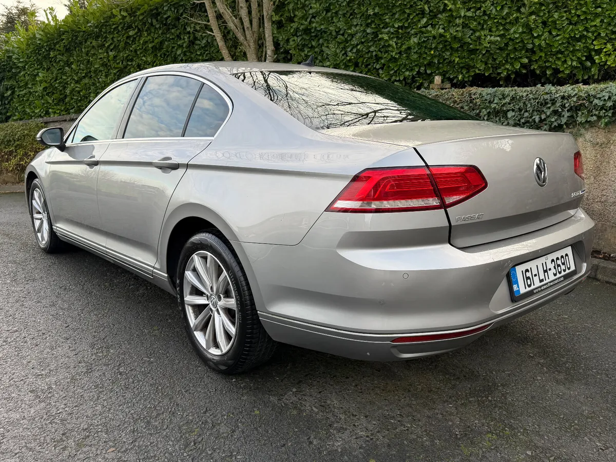 Volkswagen Passat 2016 - Image 3