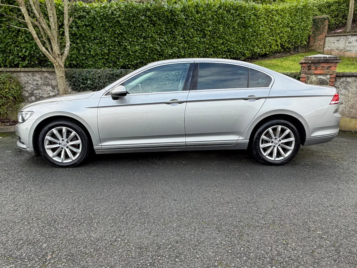 Volkswagen Passat 2016 - Image 2