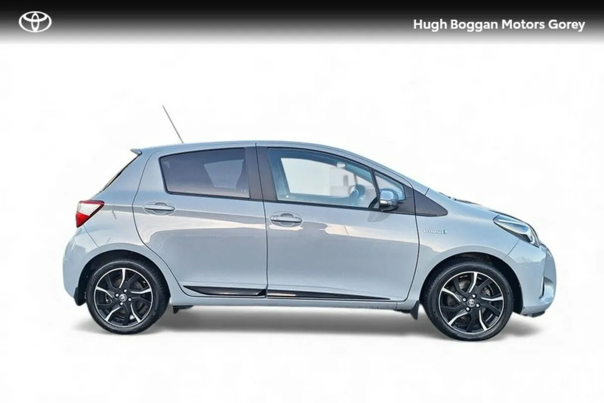 Toyota Yaris 1.5 VVT-I CVT DESIGN 5DR AUTO - Image 3