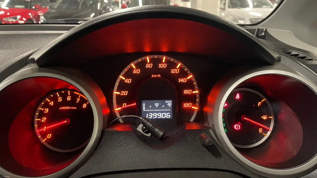 Honda Fit 2010 - Image 2