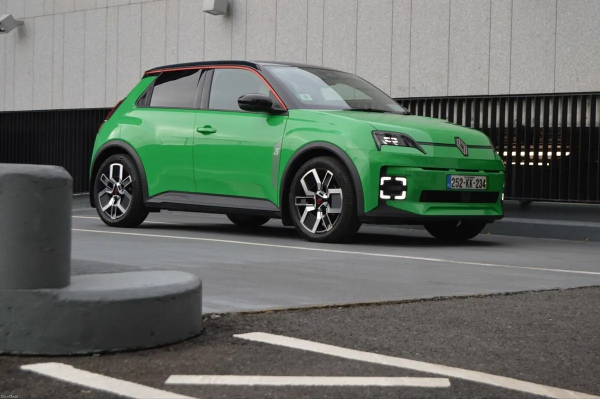 Renault 5 Techno 52kWh 150hp,  2 Tone Roof - Image 1