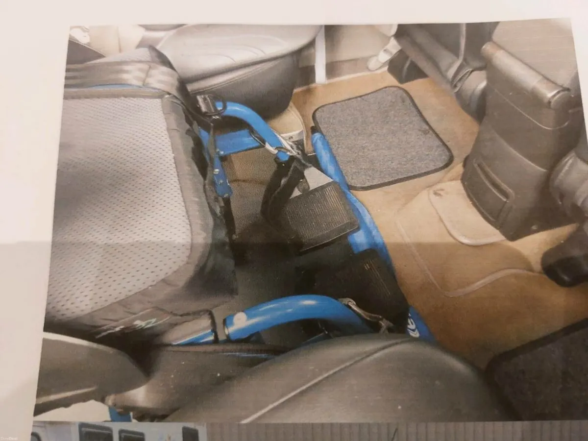 Nissan X-Trail Wheelchair Accessible - Image 4