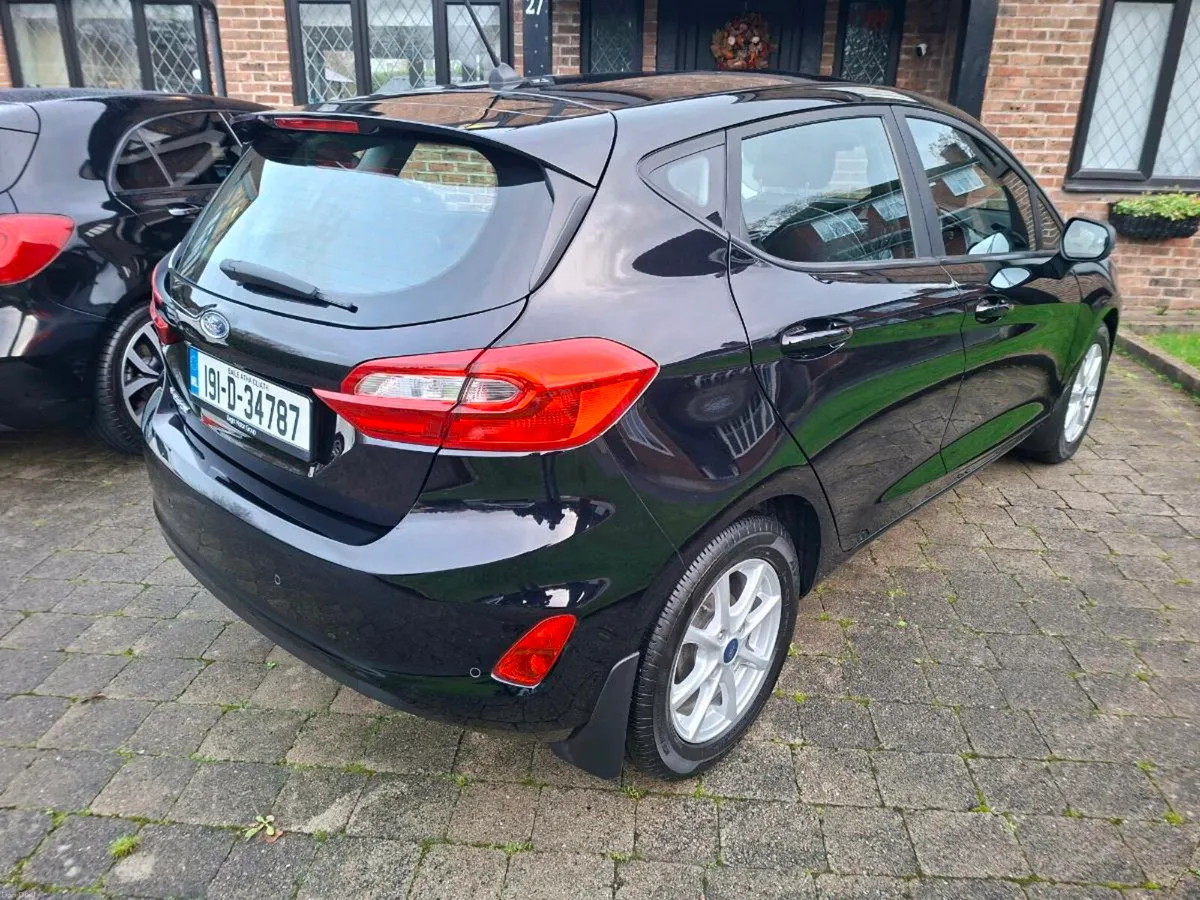 FORD FIESTA 1.1 TITANIUM 2019 BLACK LIKE NEW - Image 1