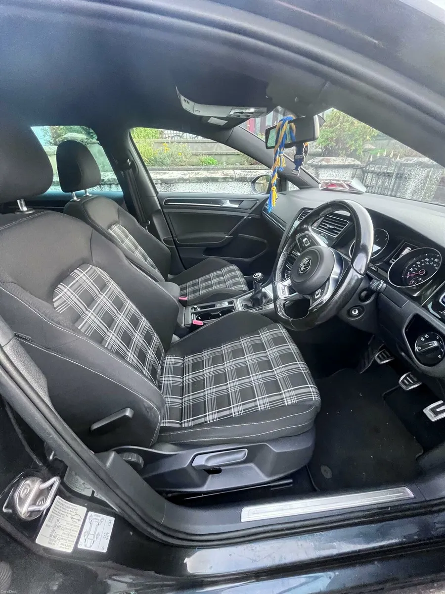 2014 Volkswagen golf GTD - Image 2