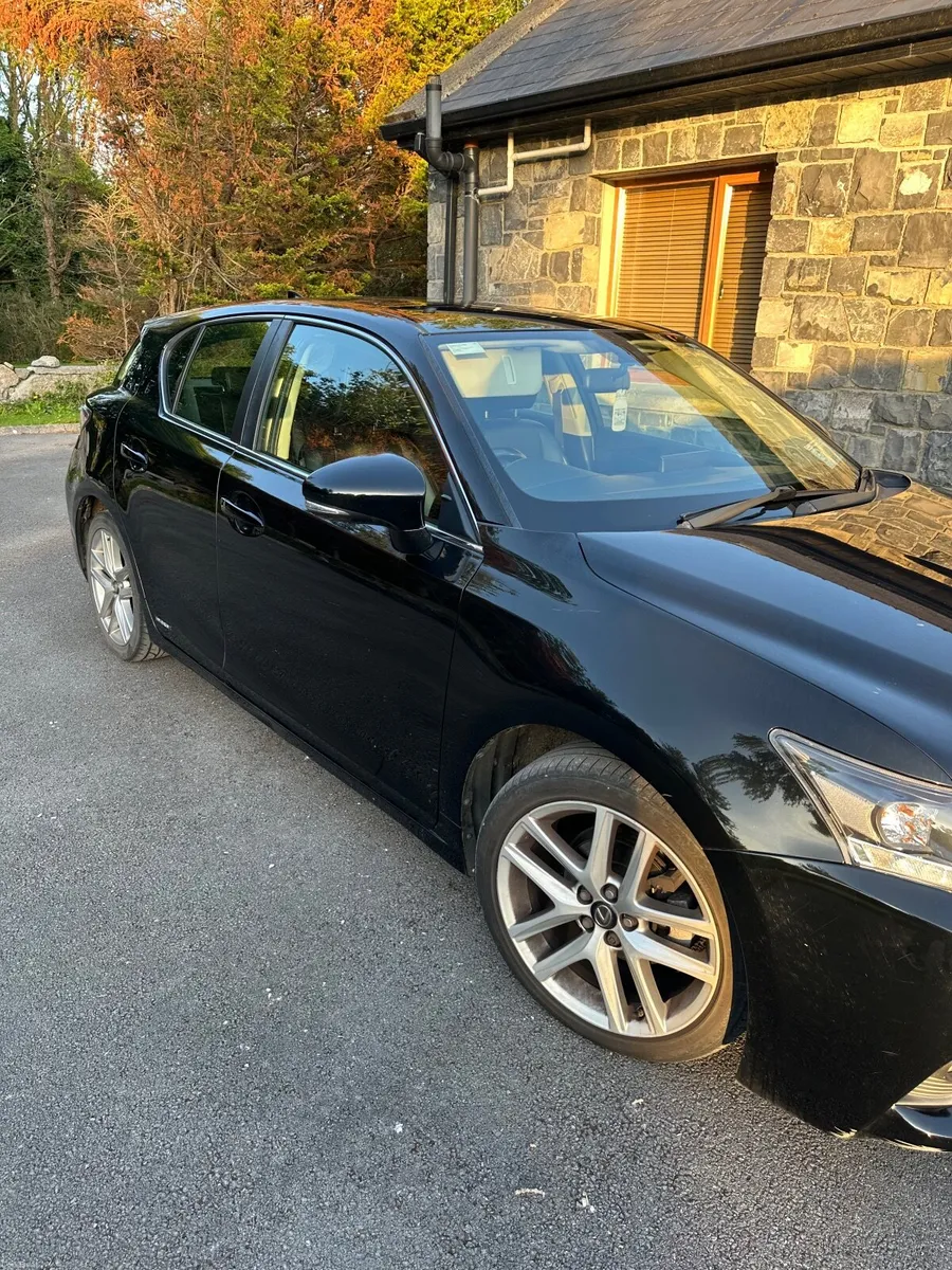 171 Lexus CT 200h - Image 3