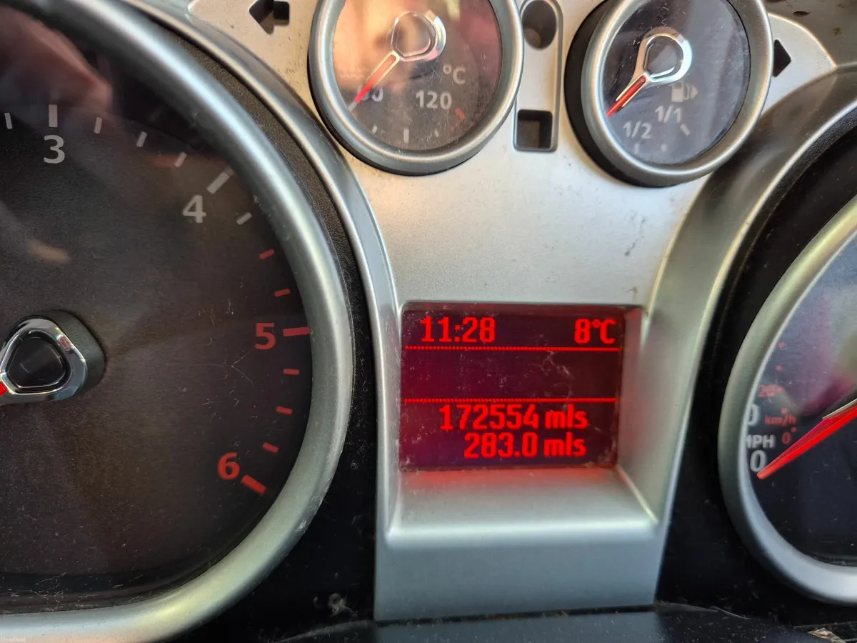 Ford Focus 2011 - Image 2