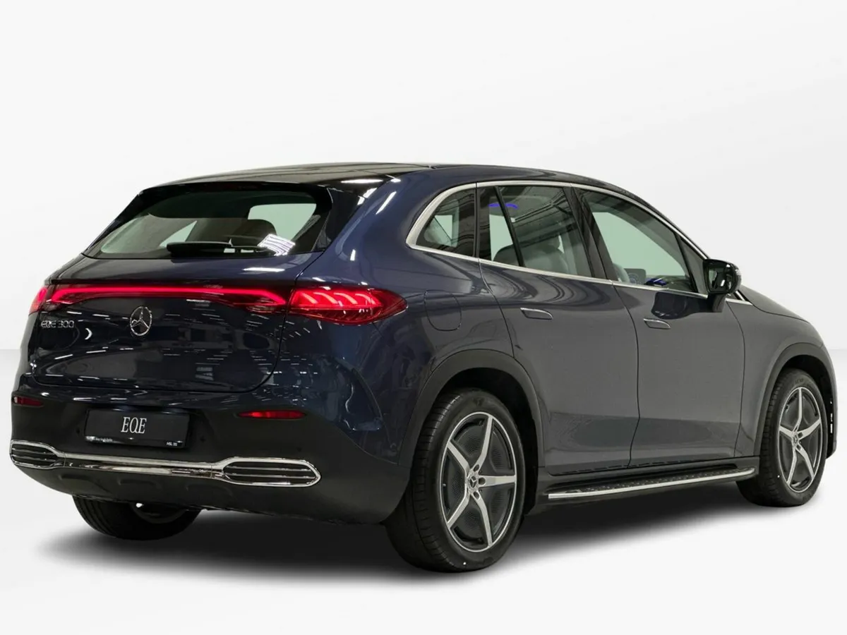 Mercedes-Benz EQE EQE300 SUV AMG Line - Image 3