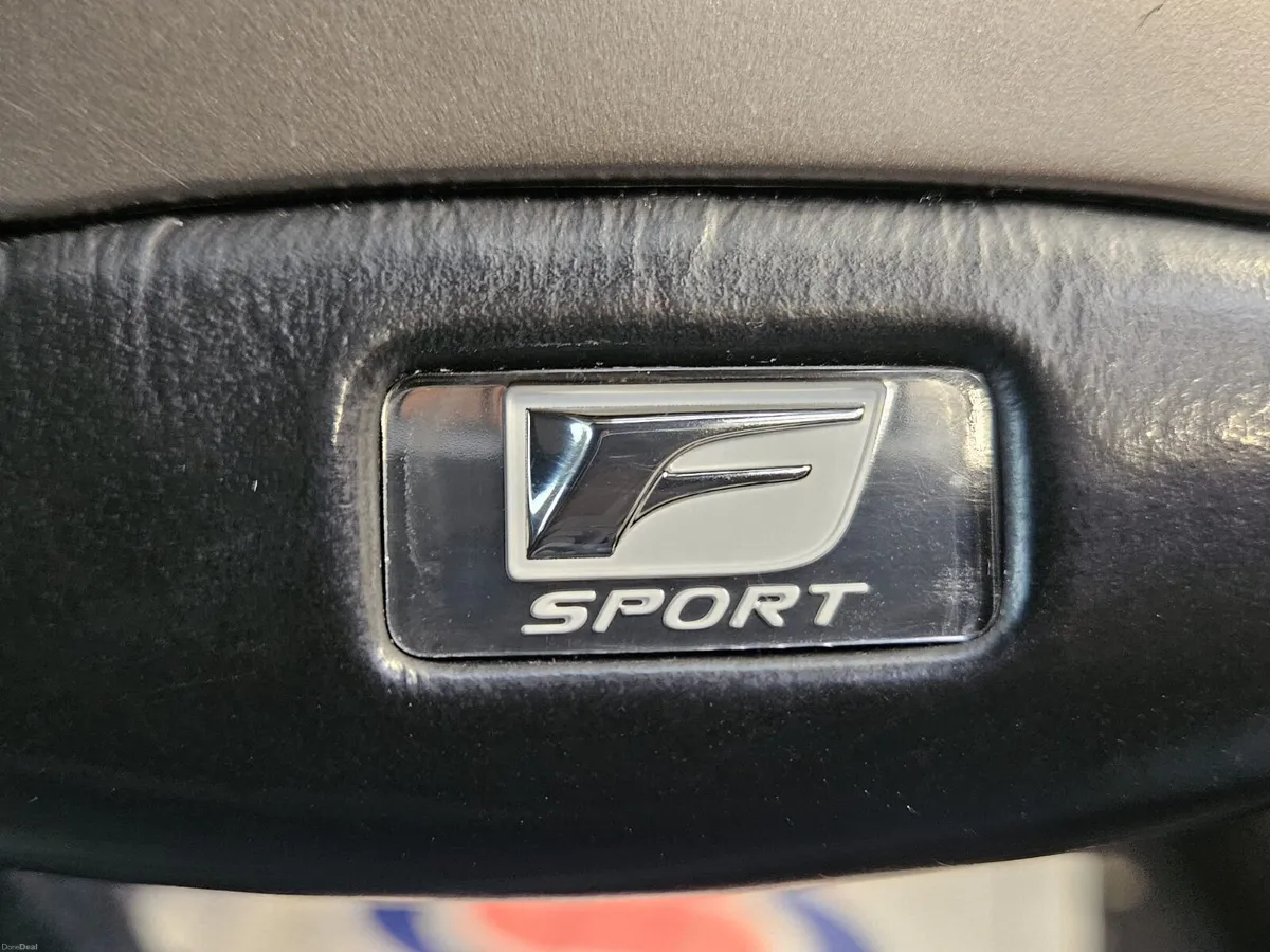 17 LEXUS IS-300 H SPORT HYBRID - Image 4