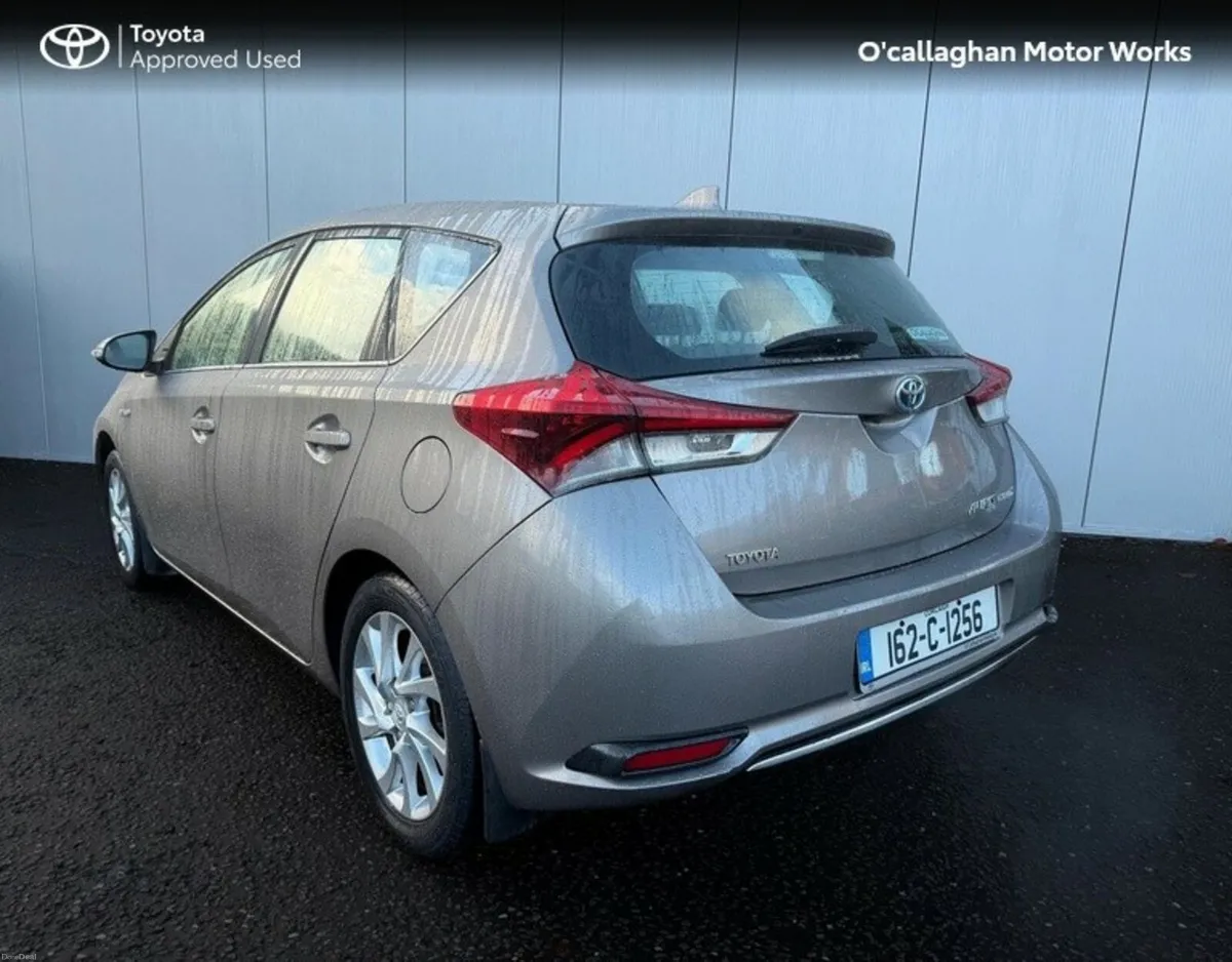 Toyota Auris 1.8 HYBRID LUNA 4DR AUTO - Image 3