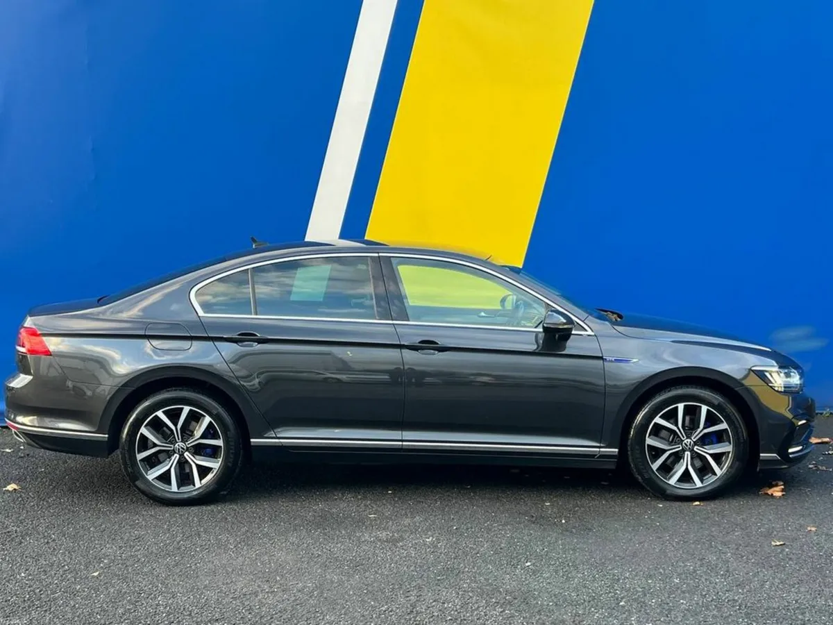 Volkswagen Passat GTE 1.4 HYBRID // LEATHER HEATED - Image 2