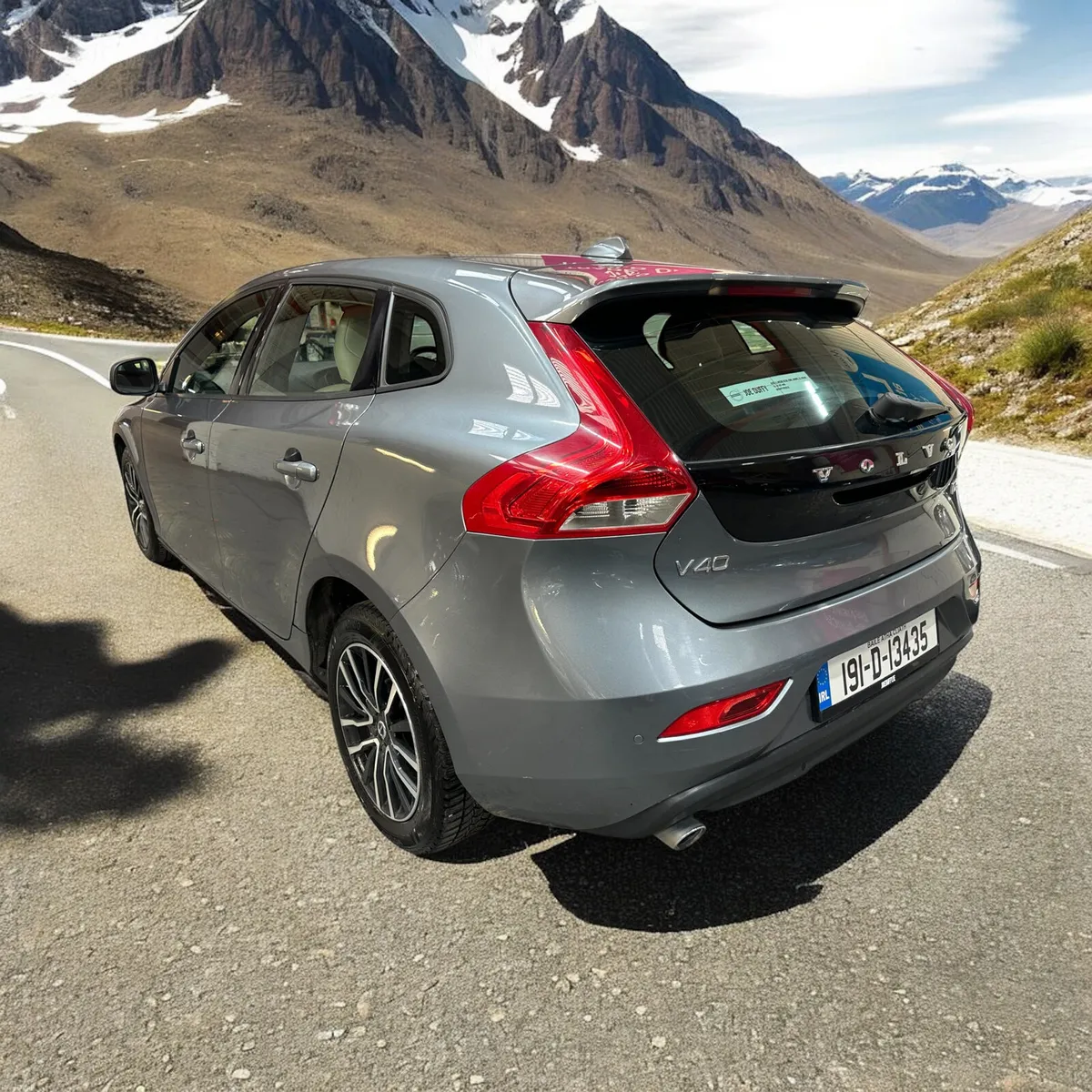2019 Volvo V40 D3 (150hp) Momentum - Image 2