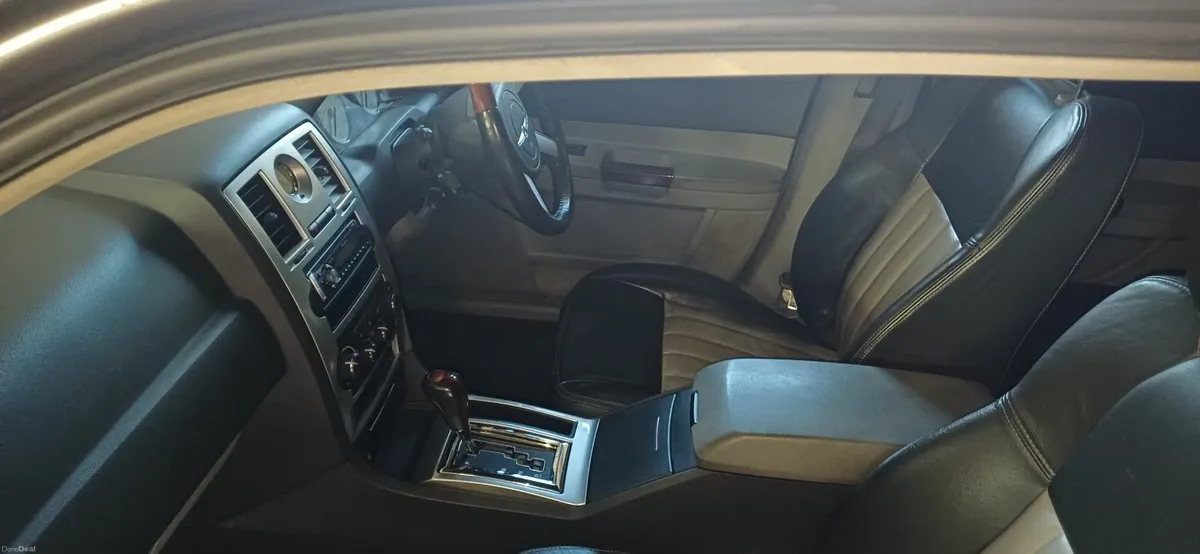 Chrysler 300C 2007 - Image 2
