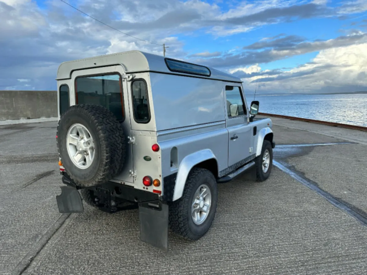 Land Rover Defender COUNTY HARD TOP - Image 4