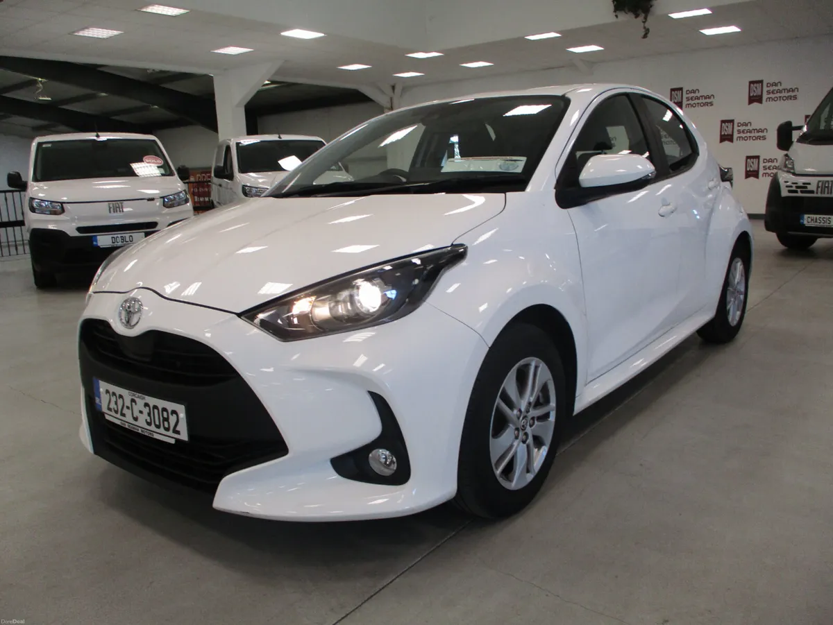 Toyota Yaris 1.0 LUNA 5 DR 2023 - Image 4