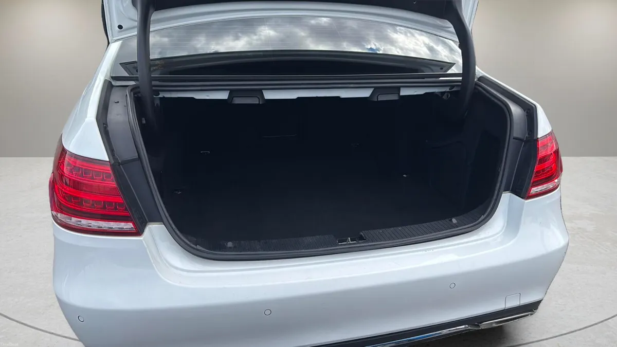 151 Mercedes-Benz E220 AUTO /PAN ROOF 1YR WARRANTY - Image 4