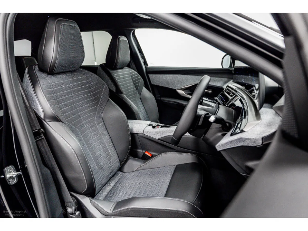 Peugeot 5008 Allure HYBRID Auto 145HP - 7 Seats In - Image 3