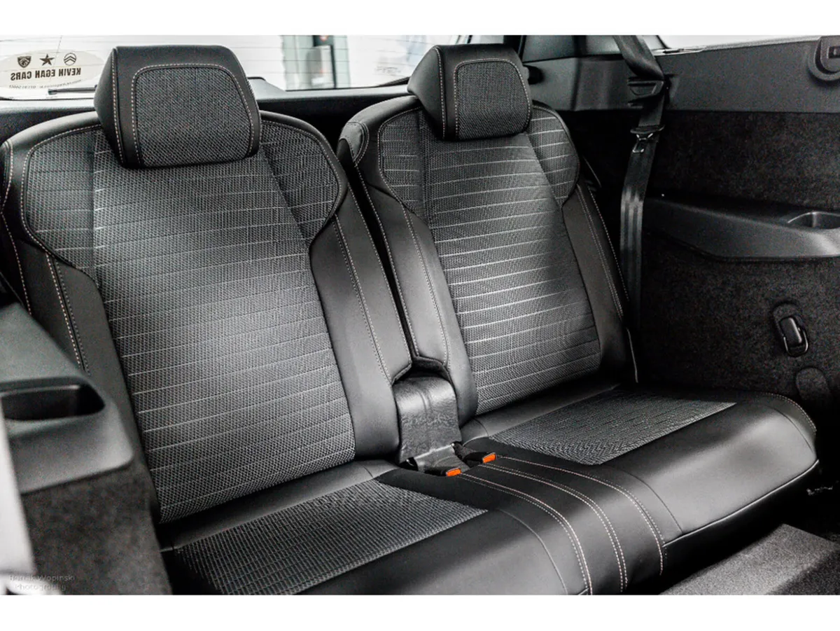 Peugeot 5008 Allure HYBRID Auto 145HP - 7 Seats In - Image 6