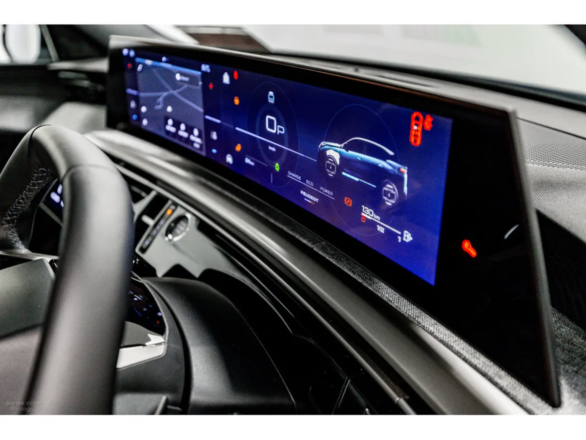 Peugeot 3008 Allure Hybrid Auto 145HP - includes P - Image 3