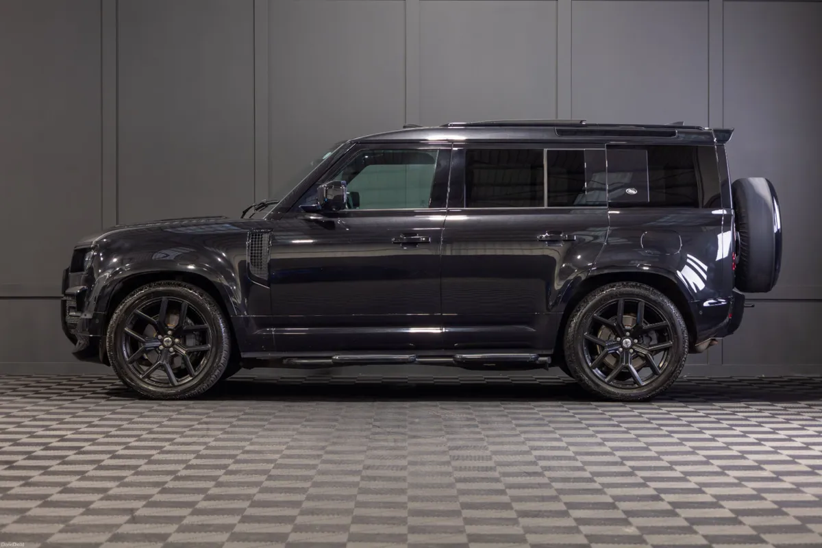 2022 Land Rover Defender 110 P400e X-Dynamic SE - Image 3