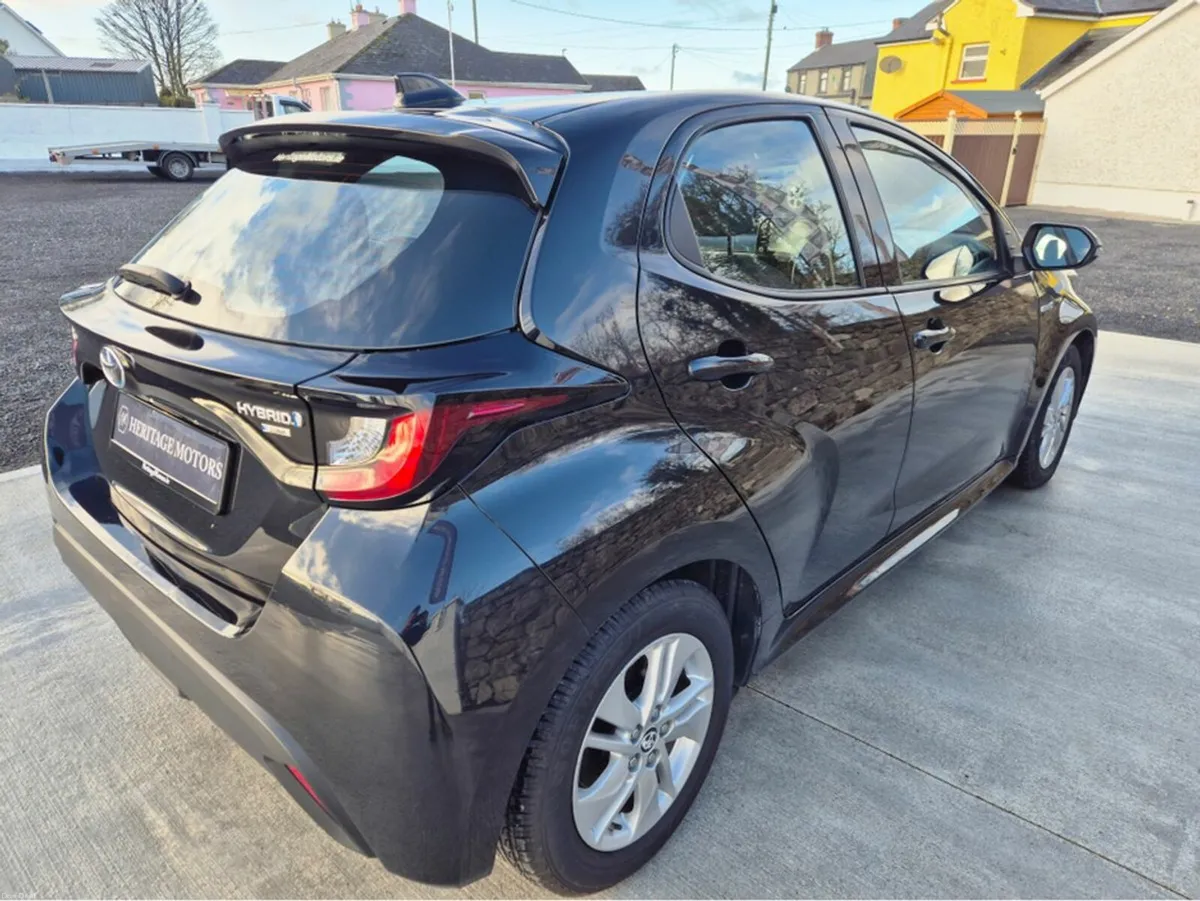Toyota Yaris HYBRID LUNA AUTO 4DR - Image 3