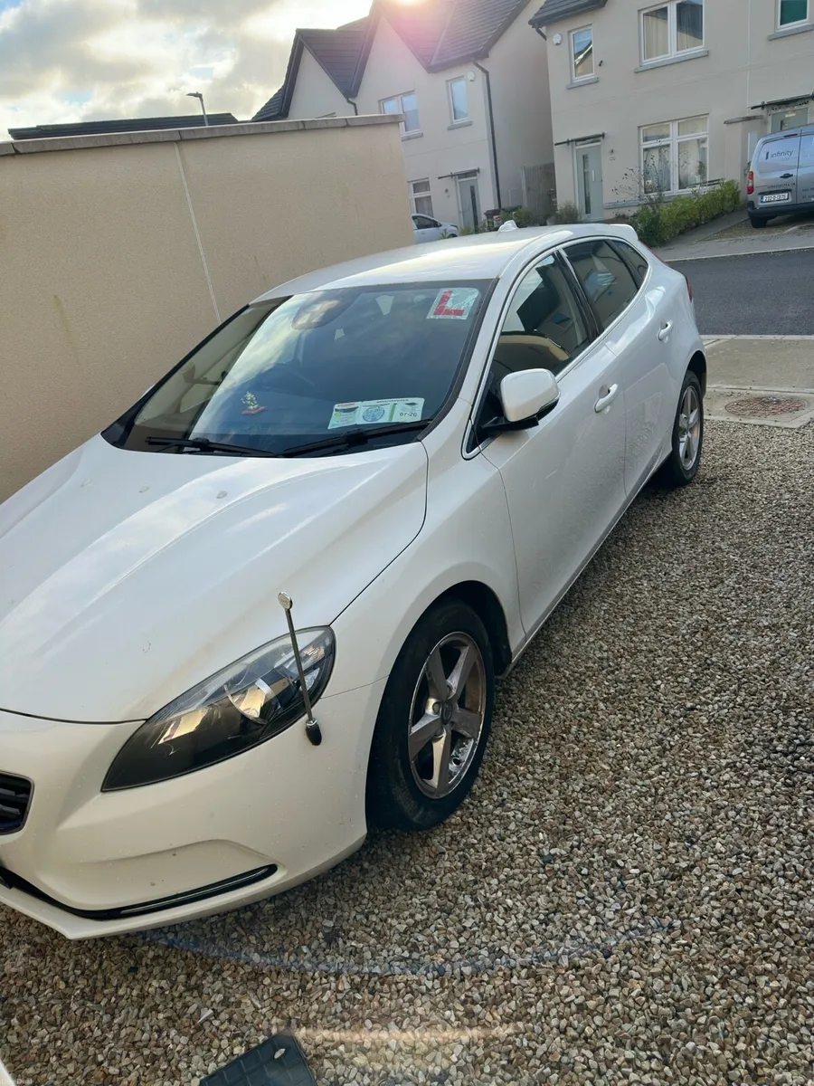 Volvo V40 T4 Automatic - Low Mileage - Image 2