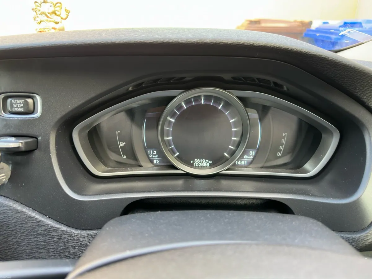 Volvo V40 T4 Automatic - Low Mileage - Image 4