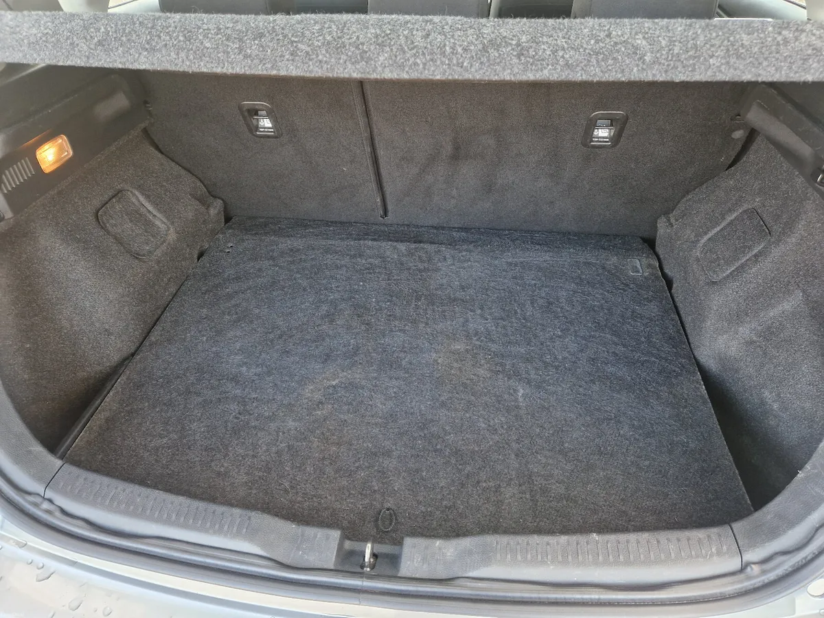 Toyota Auris 2014 - Image 3