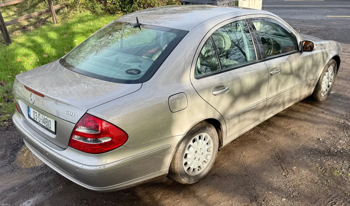 Mercedes-Benz E270 CDI 2003 - Image 4