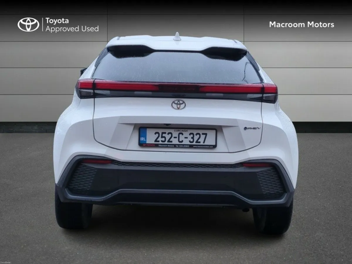 Toyota C-HR FRESH SELECTION OF TRADE-INS C-HR PHEV - Image 4