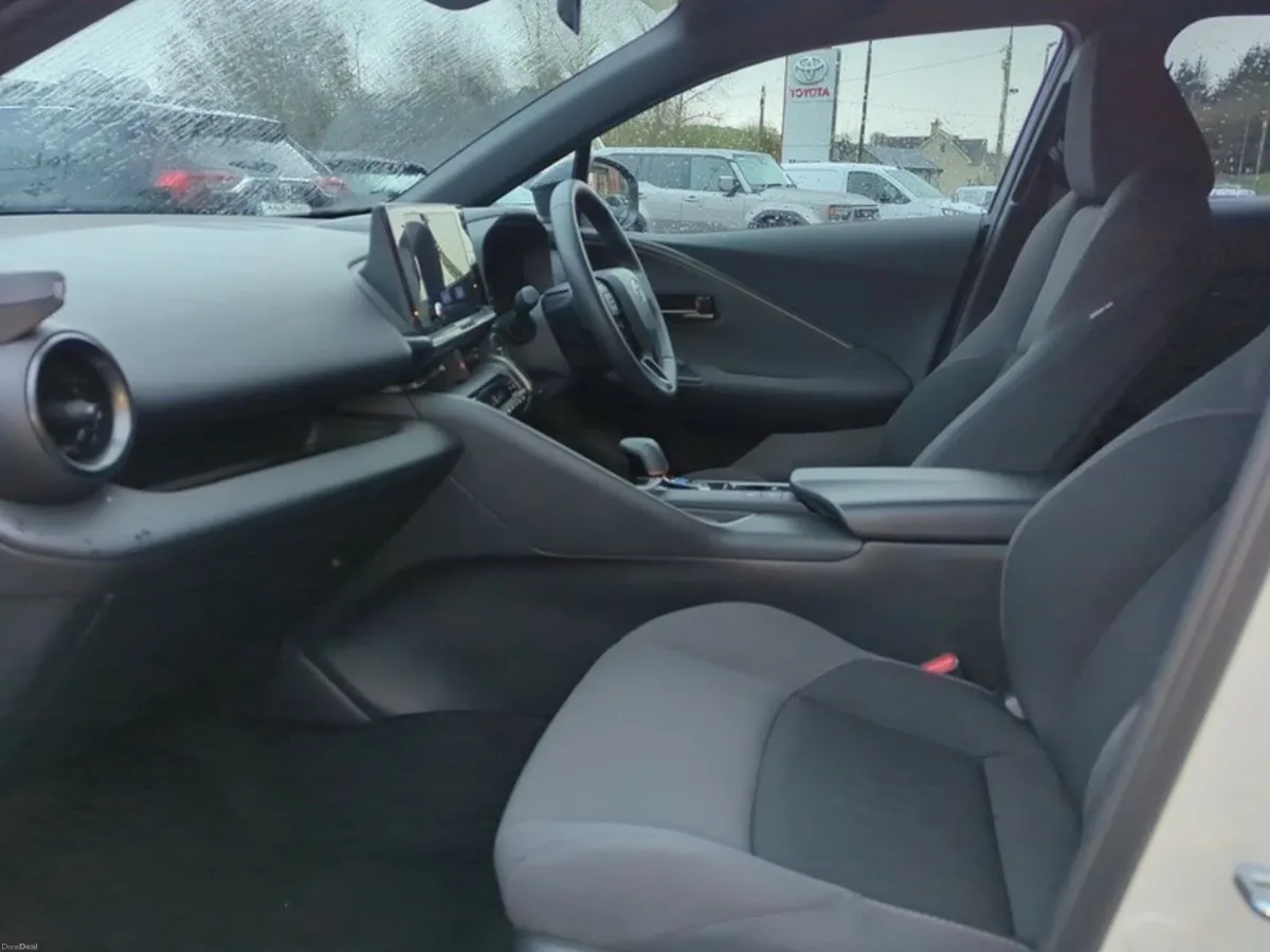 Toyota C-HR USED CAR SALE!! C-HR PHEV SPORT - Image 6