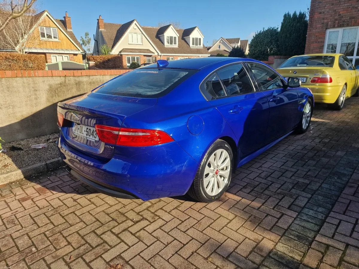 Jaguar XE 2017 R Sport Grill Damaged - Image 2