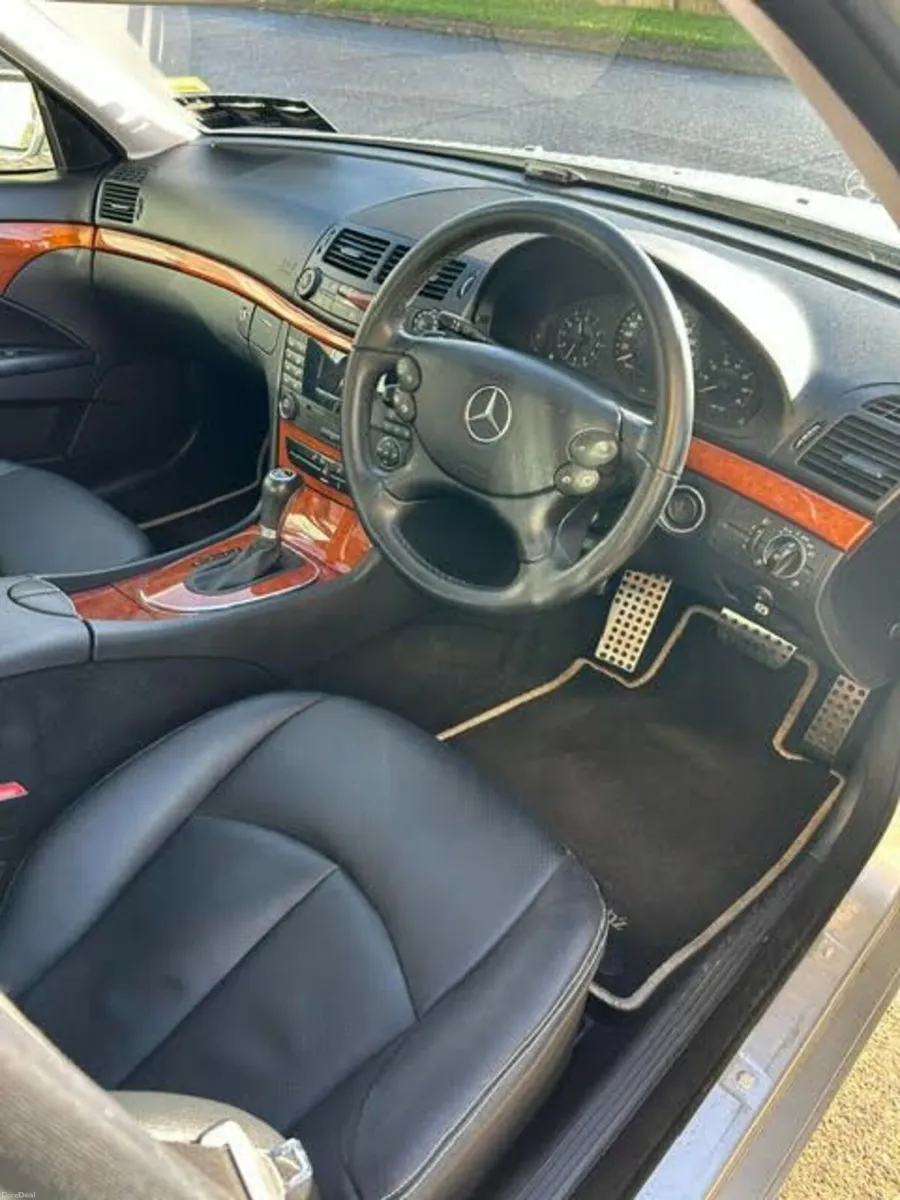 2008 Mercedes-Benz E-Class E200 Kompressor Sport - Image 2