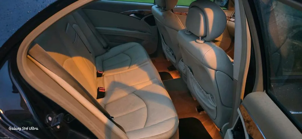 2009 mercedes e220 cdi - Image 2